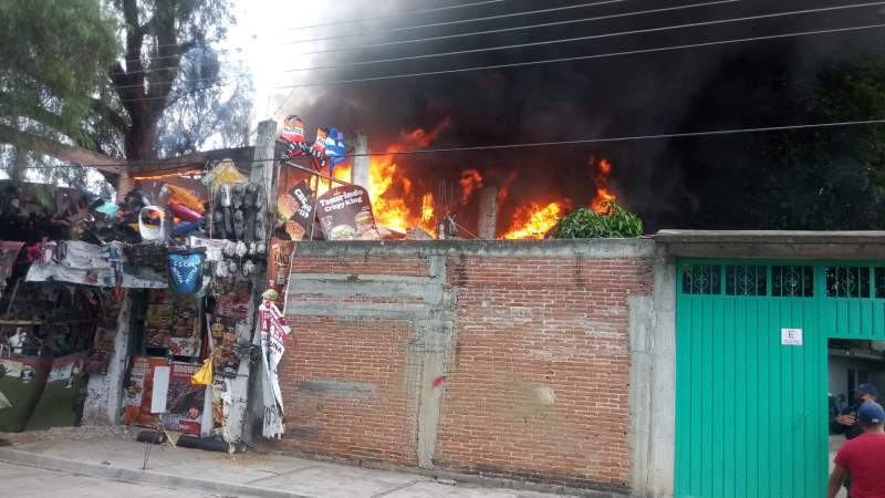 Deja daños materiales incendio en taller ubicado en Santa Lucía del Camino