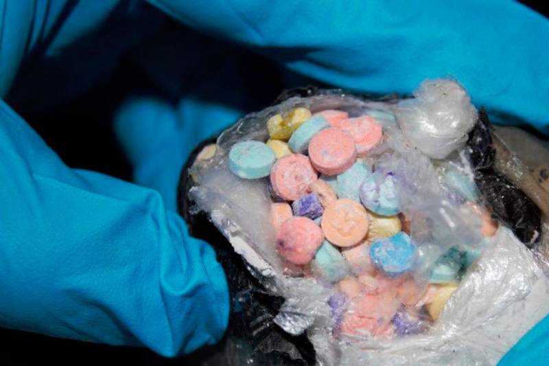 Fentanilo arcoíris: la nueva variedad de droga frenada en la frontera entre México y EE UU