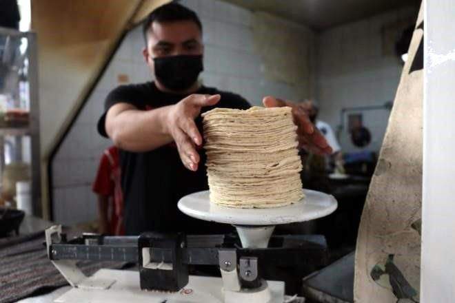 Tortilla sube más de $2 en un año… y culpan a Maseca