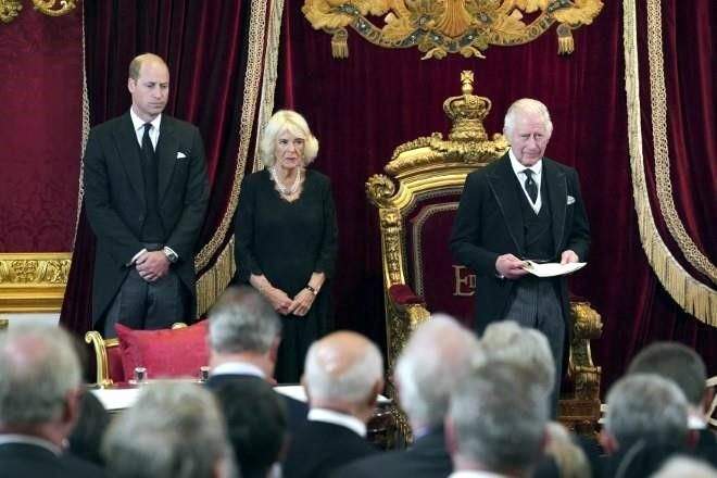 Carlos III es proclamado Rey de Reino Unido