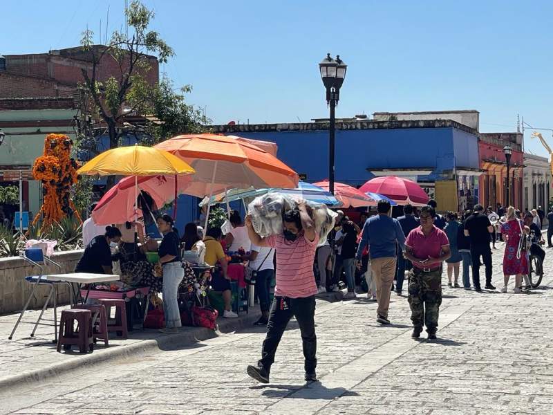 Llenan de ambulantes el Andador Turístico de Oaxaca