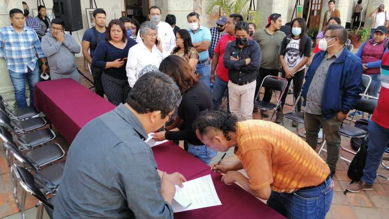 Firman acuerdo Martínez Neri y trabajadores del sindicato
