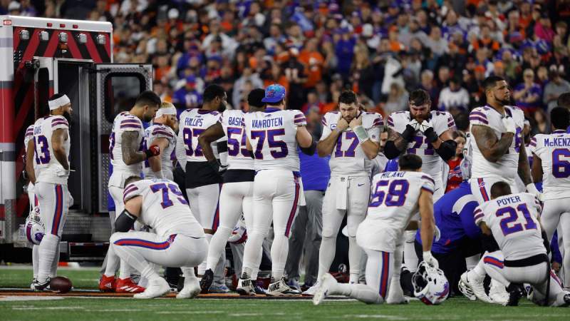 Pánico en la NFL: Damar Hamlin sufre un paro cardiaco y se desploma tras chocar con un rival