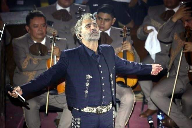 Alejandro Fernández es captado ebrio en concierto