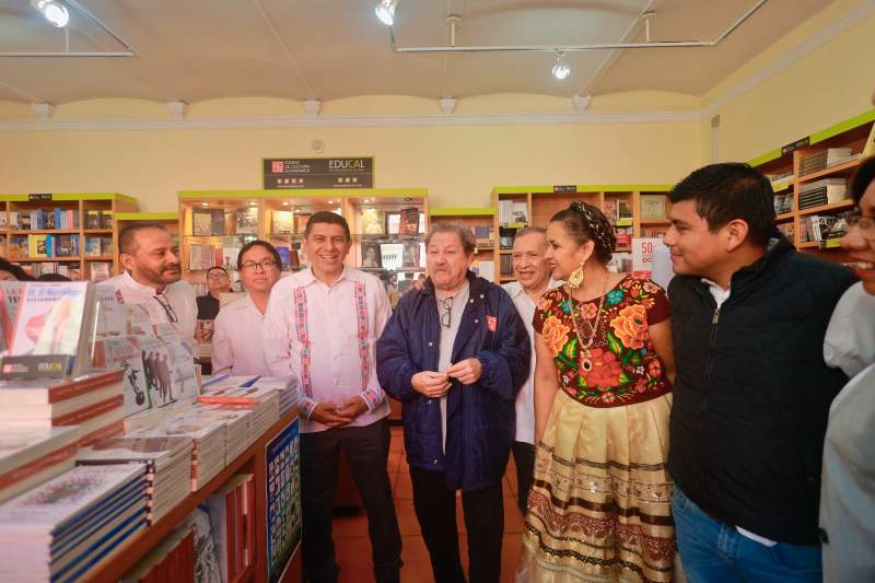 Reaperturan Gobernador del Estado y Paco Ignacio Taibo II la Librería EDUCAL-FCE “Ricardo Flores Magón”