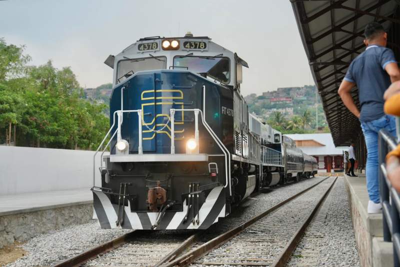 Encabezan Presidente de México y Gobernador de Oaxaca prueba del Tren de pasajeros del Corredor Interoceánico en la entidad