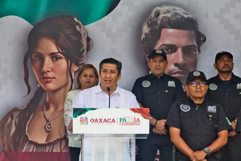 Rinde Fiscalía de Oaxaca honores a la Bandera Nacional en el marco de “Septiembre, mes de la Patria”
