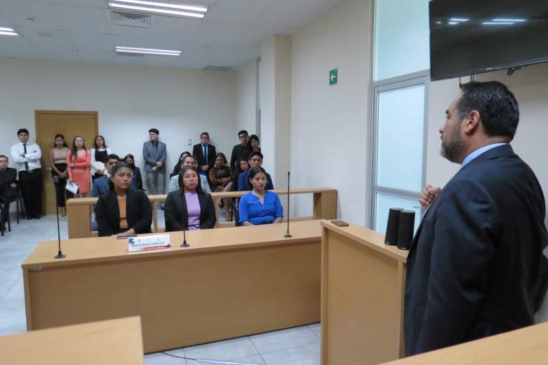 Visitan estudiantes universitarios la sede del Poder Judicial
