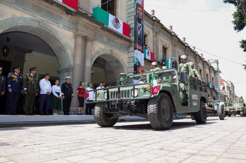 Vive el pueblo de Oaxaca con orgullo y patriotismo el desfile del 16 de septiembre