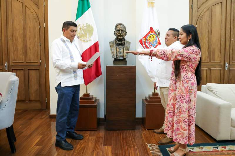 Designa Gobernador Salomón Jara a Noel Hernández y Mónica López como encargados de Administración y Sebienti