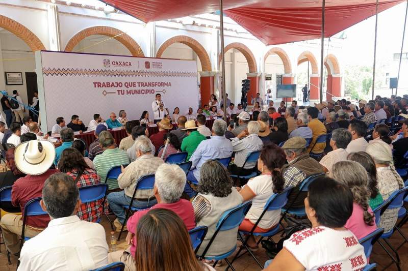 Lleva Gobierno de Oaxaca apoyos por 16.3 mdp para habitantes de Santiago Chazumba