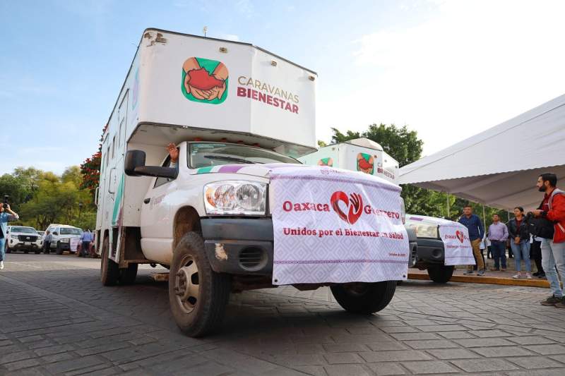 Sale de Oaxaca caravana de ayuda para atender a personas afectadas en Guerrero