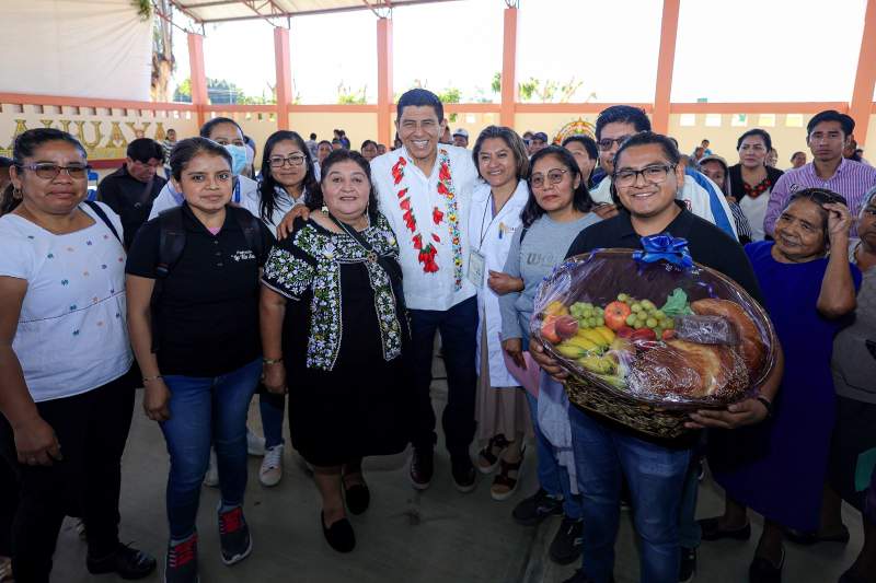 Beneficia Gobierno Estatal a Tlacochahuaya con más de 15 millones para su desarrollo