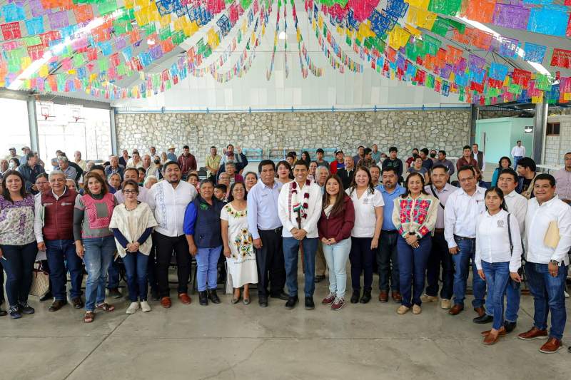Para combatir el rezago en Suchixtlahuaca, Gobierno del Estado invierte en infraestructura educativa