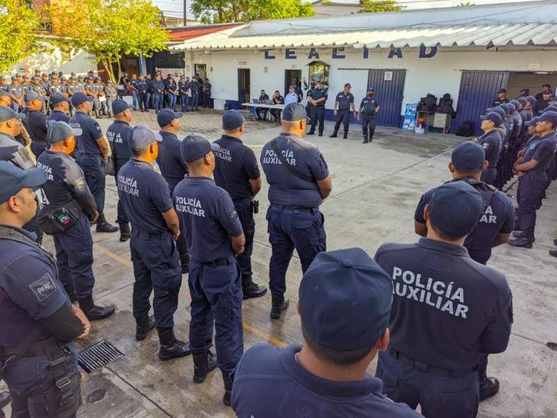 Reciben policías de Oaxaca primer pago de salario digno