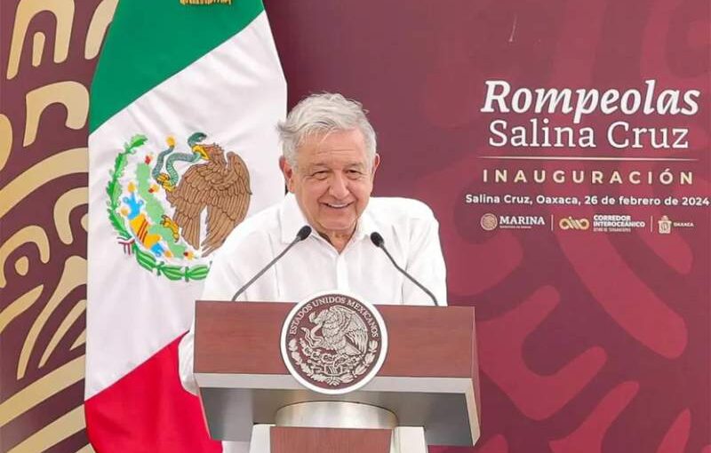 López Obrador inaugura rompeolas más grande de Latinoamérica