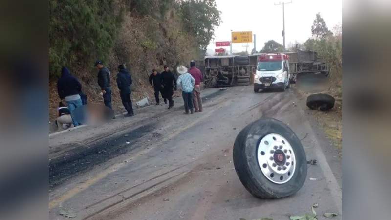 Autobús con peregrinos vuelca en Edomex: 14 personas fallecidas