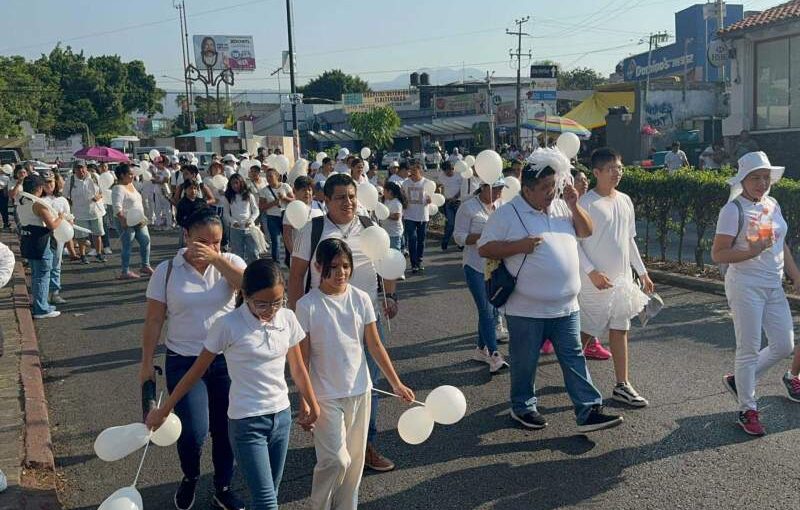 Miles caminan por la paz en Cuernavaca, Morelos; obispo pide usar la democracia para castigar a malos Gobiernos