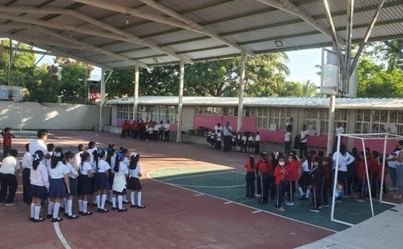 Alumnos regresan a clases en Guerrero este lunes 14 de octubre tras paso de huracán John que dejó 18 muertos