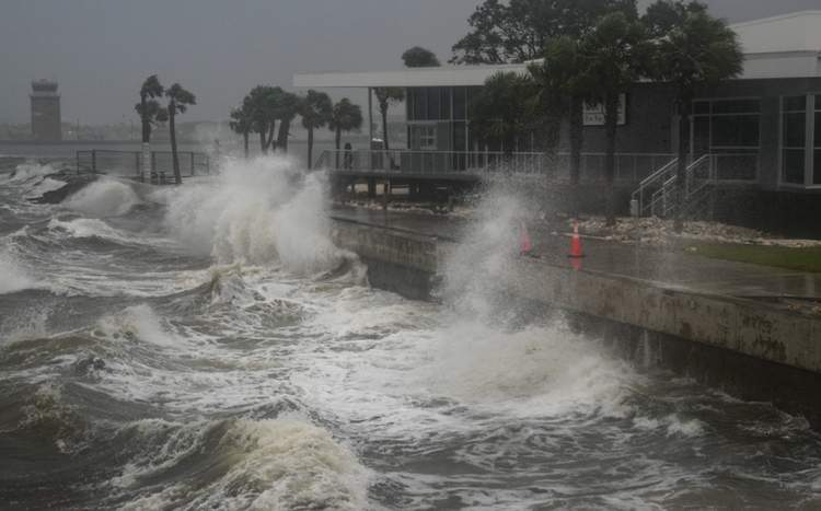 Escribe tu nombre en la pierna: la medida en Florida ante posibles víctimas del huracán Milton