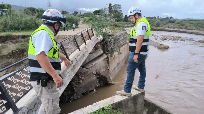 Protección Civil supervisa puente colapsado en San Pablo Villa de Mitla